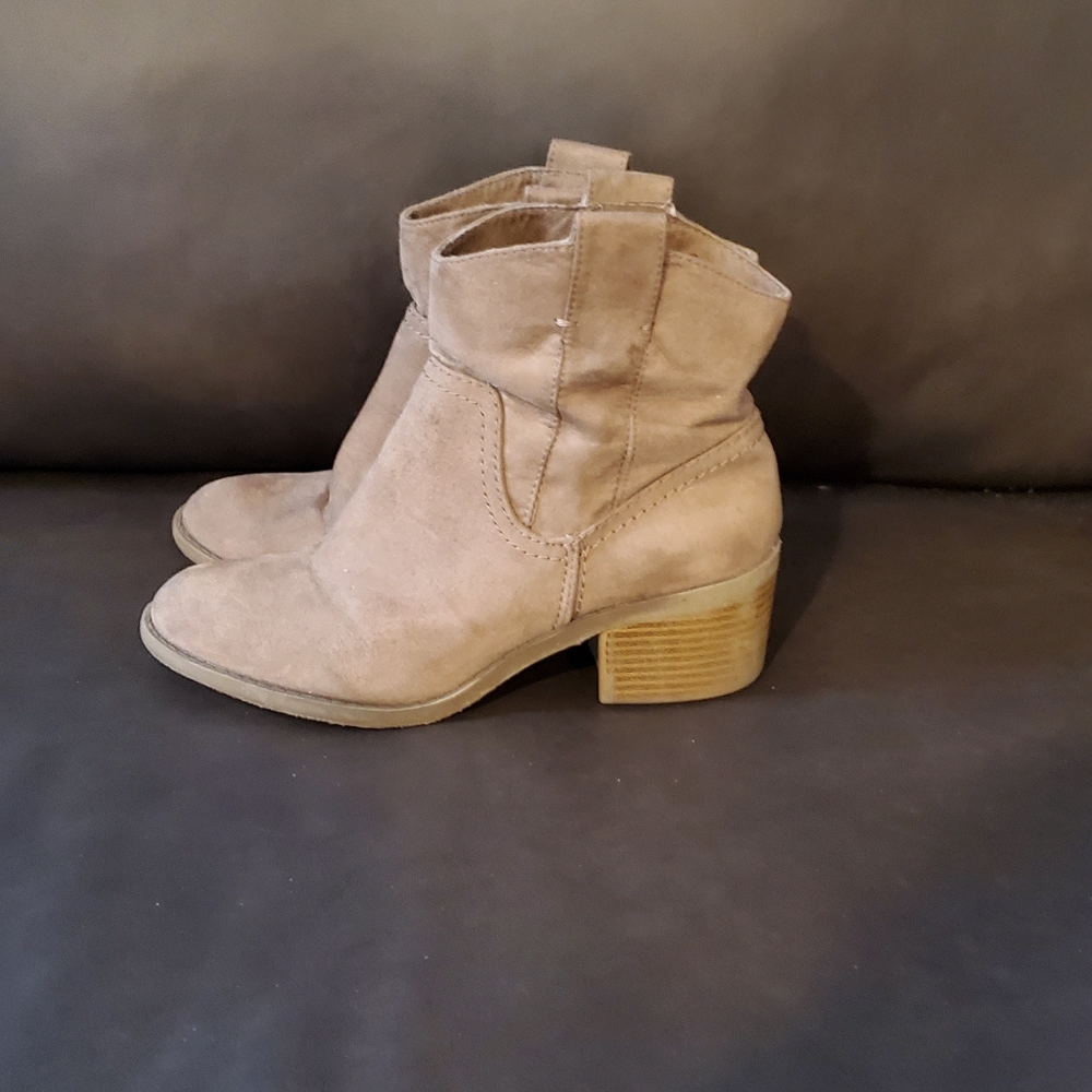 Tan/Beige Ankle Boots Size 7